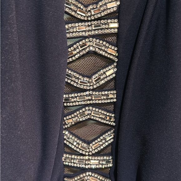 XSCAPE PROM DRESS IN NAVY BLUE SIZE 6. - Picture 5 of 10